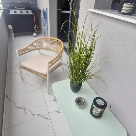 Endless Blue Seaview Apartament *