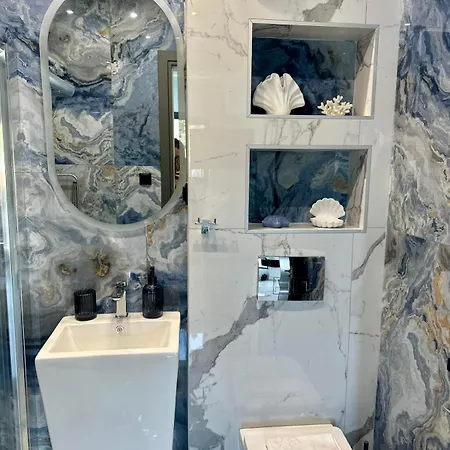 Endless Blue Seaview *