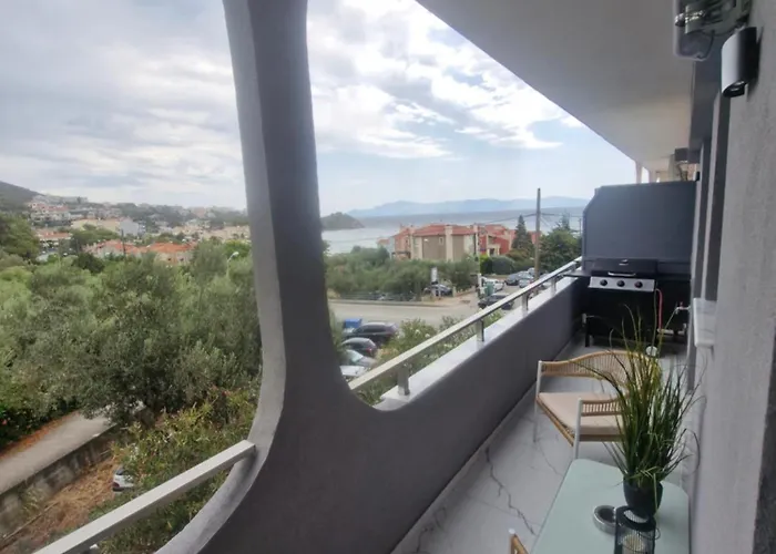 Endless Blue Seaview *